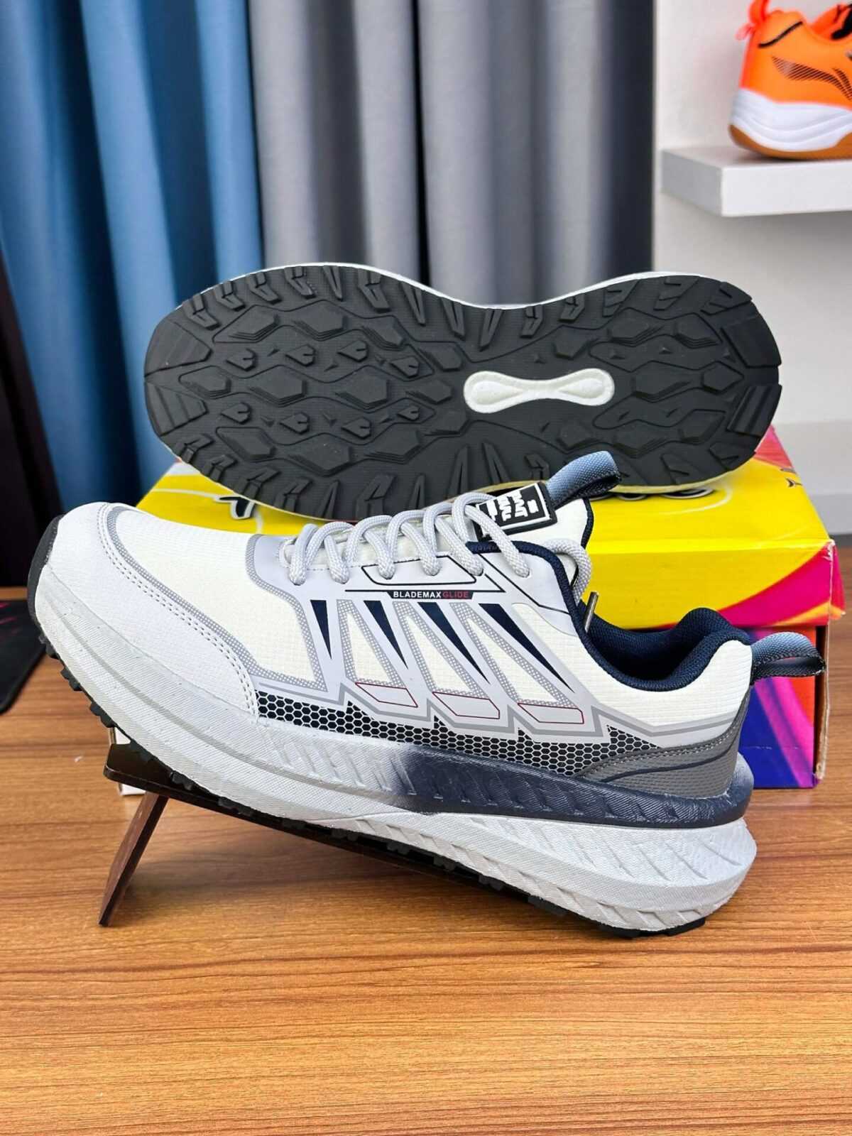 AeroFlex Runner Pro – Arctic White & Navy (SS-28)