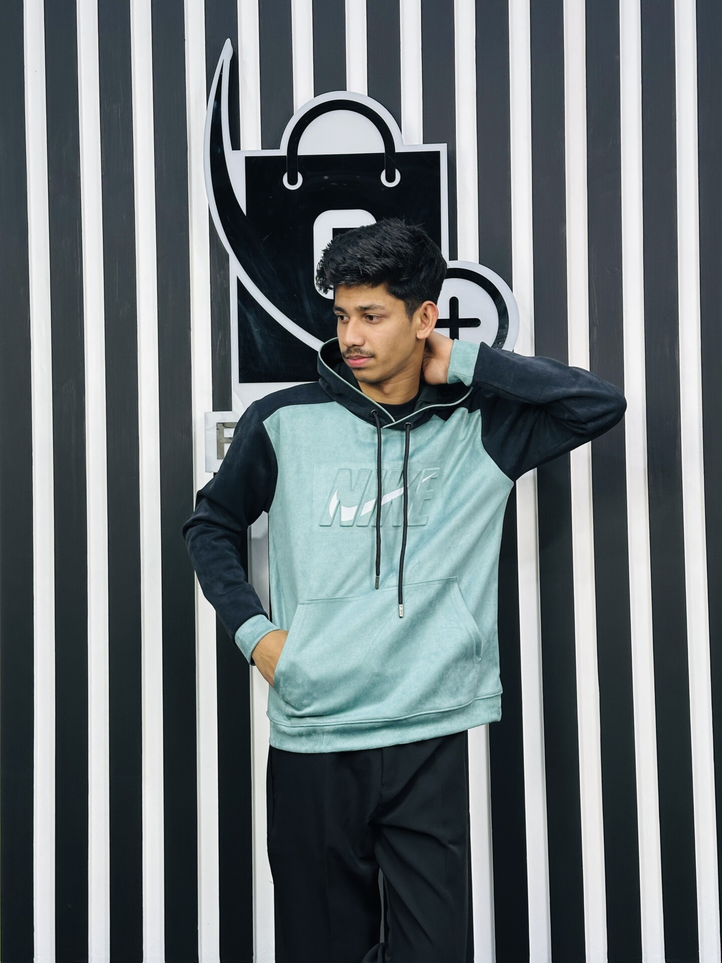 𝐋𝐞𝐯𝐞𝐥 𝐔𝐩 𝐇𝐨𝐨𝐝𝐢𝐞 - NIKE 2 - Image 4