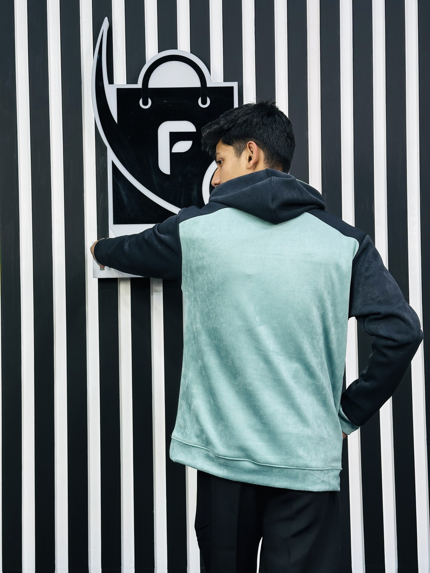 𝐋𝐞𝐯𝐞𝐥 𝐔𝐩 𝐇𝐨𝐨𝐝𝐢𝐞 - NIKE 2 - Image 2