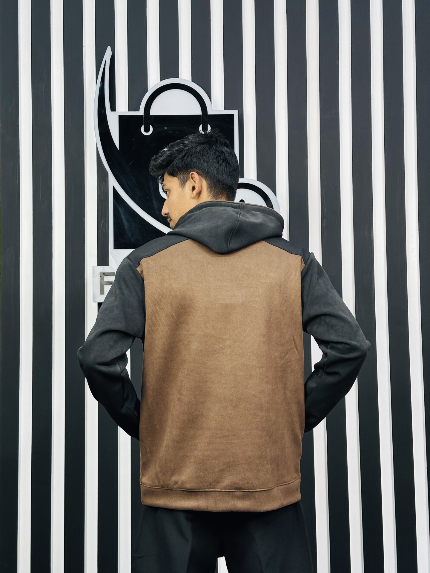 𝐋𝐞𝐯𝐞𝐥 𝐔𝐩 𝐇𝐨𝐨𝐝𝐢𝐞 - NIKE 1 - Image 2